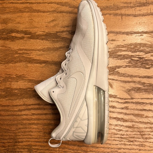 Nike AirMax - Picture 2 of 5